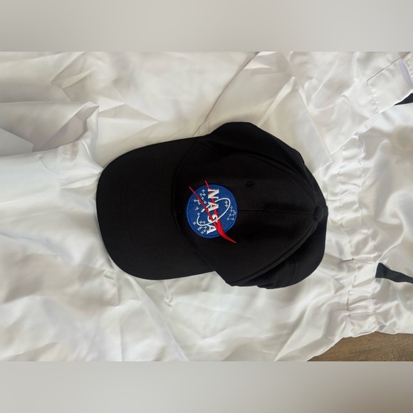 Spirit Astronaut Jumpsuit Costume in White - Picture 9 of 9